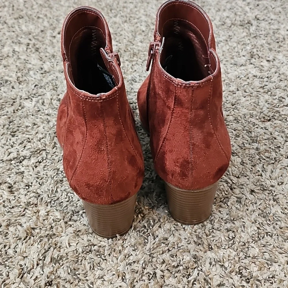 Womens Sz 11 Red/Rust Booties. Super Cute!!